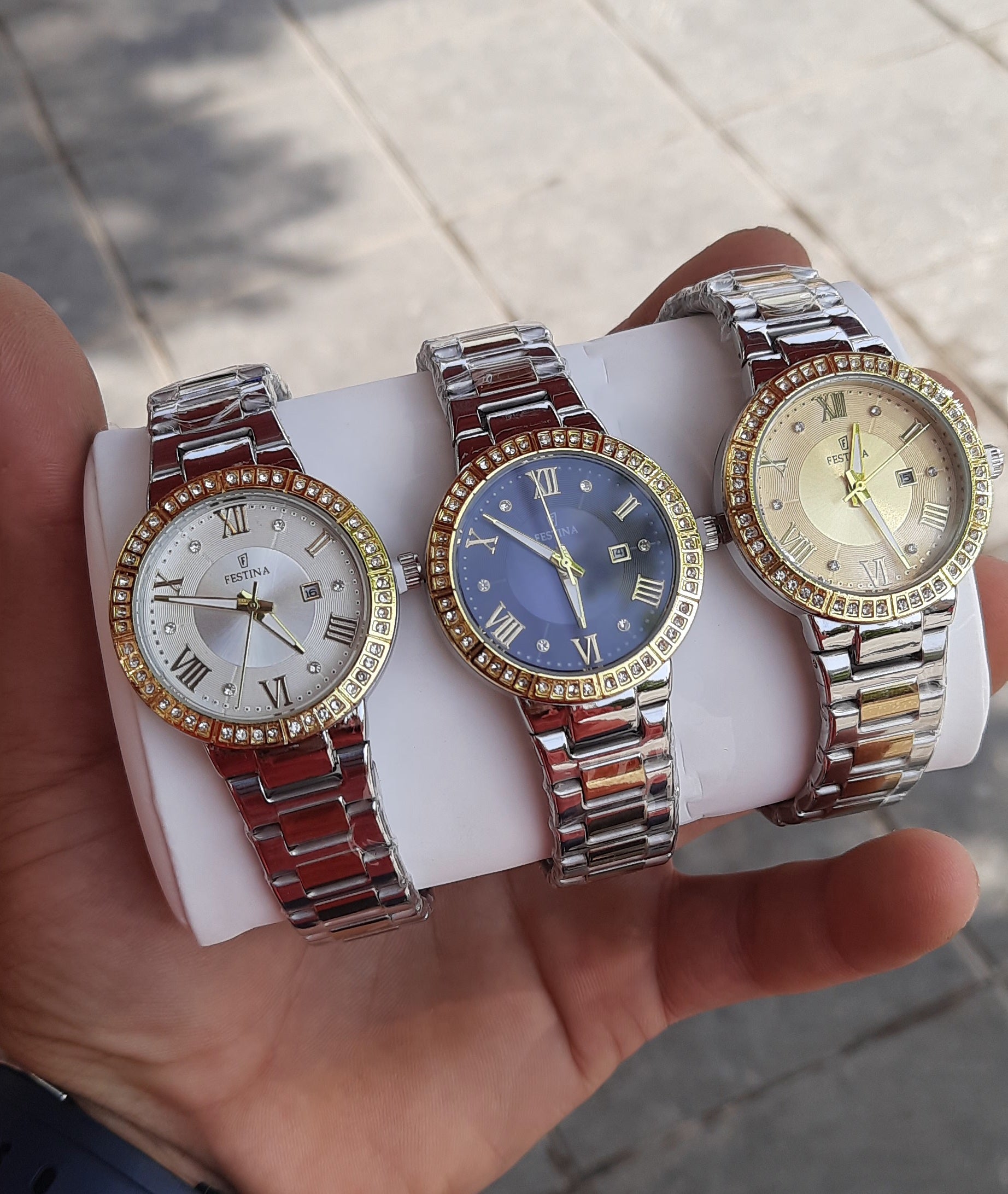 festina acie inoxydable avec la boite