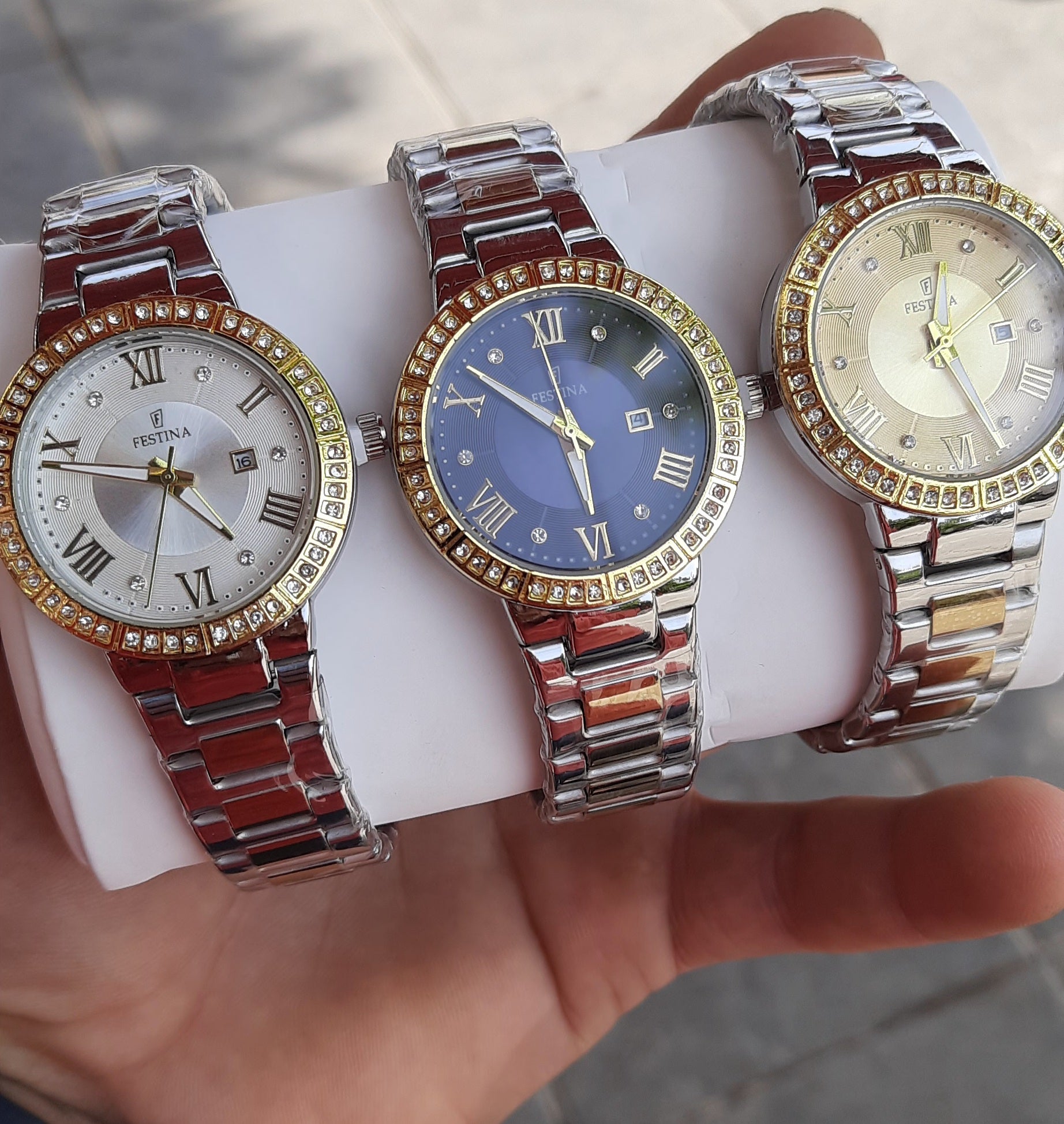 festina acie inoxydable avec la boite